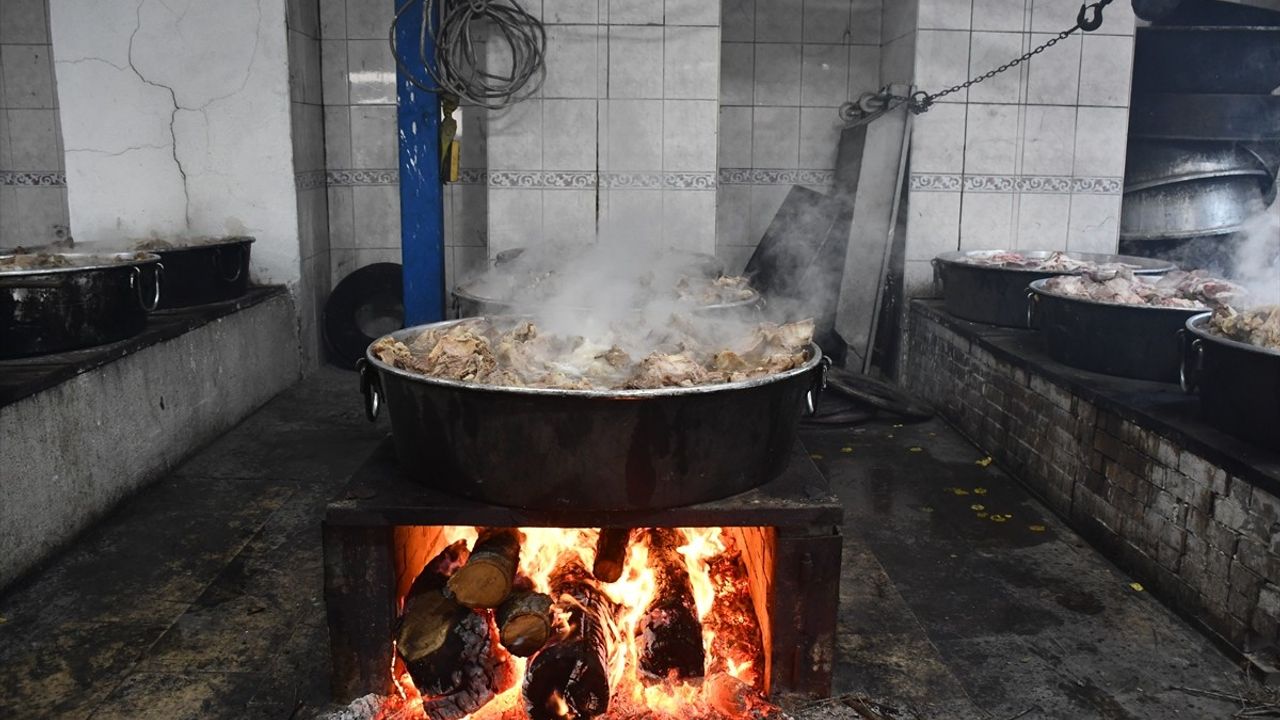 Ertuğrul Gazi'yi Anma ve Yörük Şenlikleri'nde Şifalı Pilav Hazırlığı