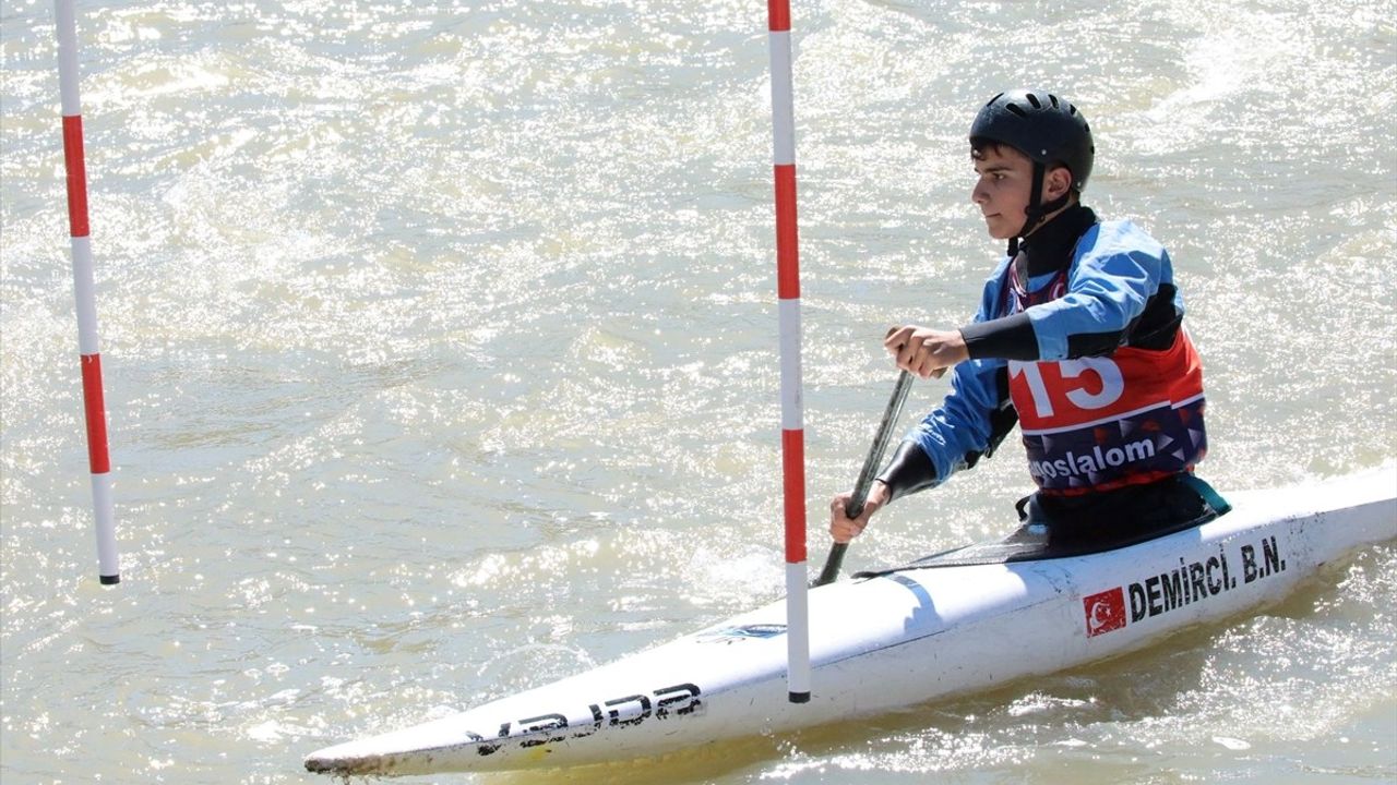 Erzincan'da Kano Slalom Türkiye Kupası Heyecanı Başladı