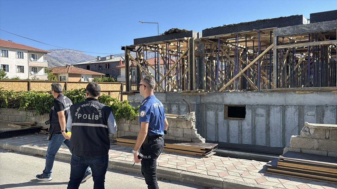 Erzincan'daki İnşaat Kazası: İşçi Düşerek Ağır Yaralandı