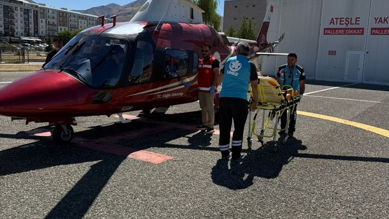 Erzurum'da Ambulans Helikopterle Kalp Krizi Hastasına Müdahale