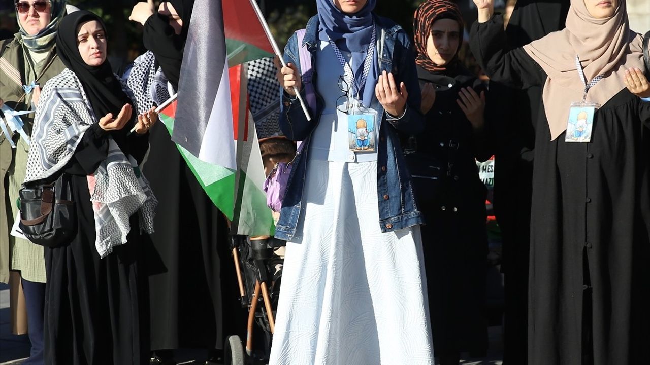 Erzurum'da Sağlık Çalışanlarının Gazze İçin Yürüyüşü