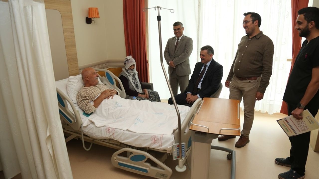 Erzurum Valisi Çiftçi, Şehir Hastanesi'nde İncelemede Bulundu