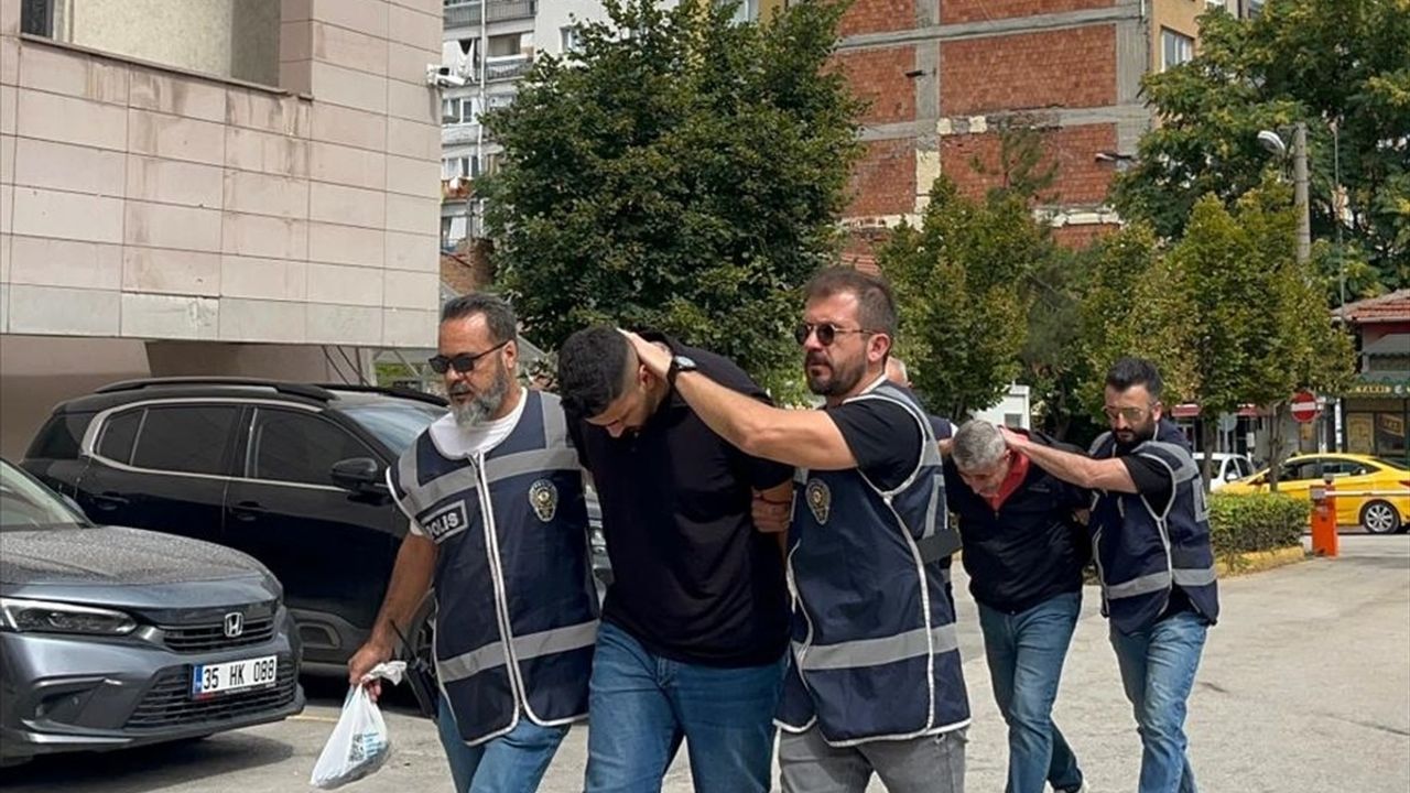Eskişehir'de Ambulansa Takip Eden Baba Oğul Tutuklandı