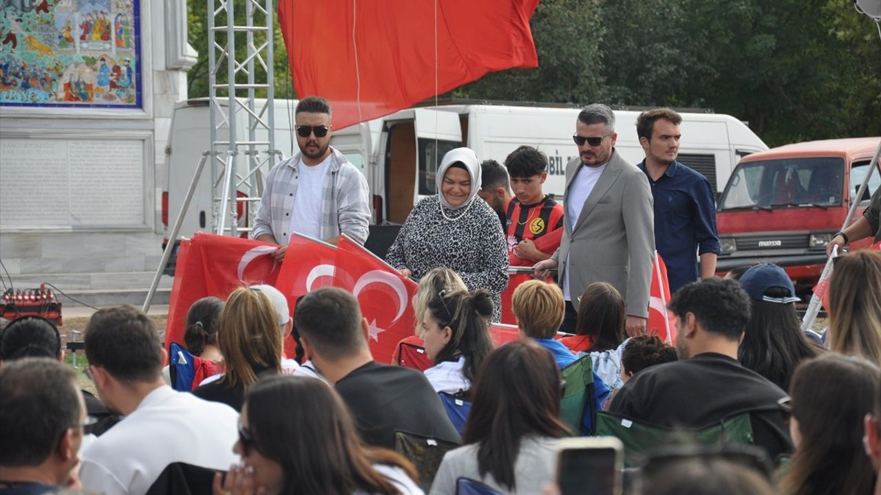 Eskişehir'de Voleybol Coşkusu: Dev Ekranda Final Maçı