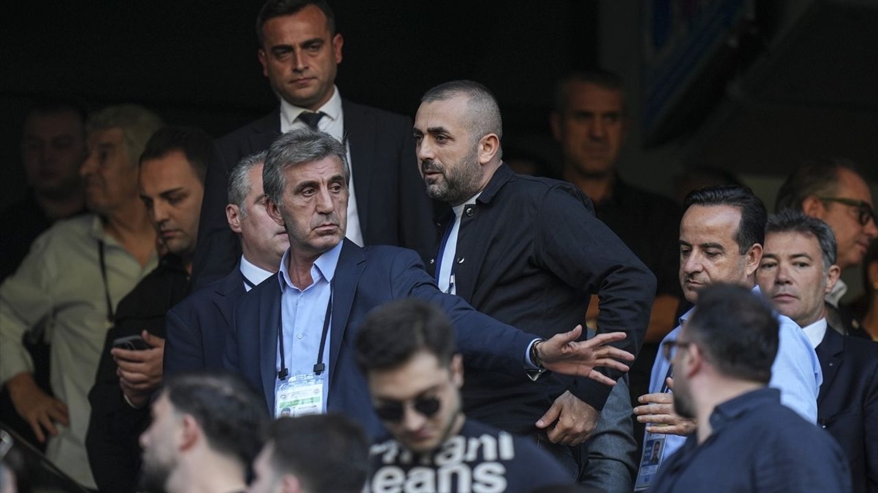 Fenerbahçe'nin Olağanüstü Genel Kurulu: Taşınmaz Yetkileri Reddedildi