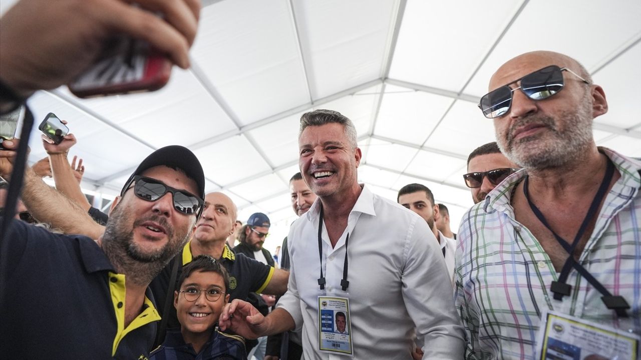 Fenerbahçe'nin Olağanüstü Seçiminde Sadettin Saran İlk Oyunu Kullandı