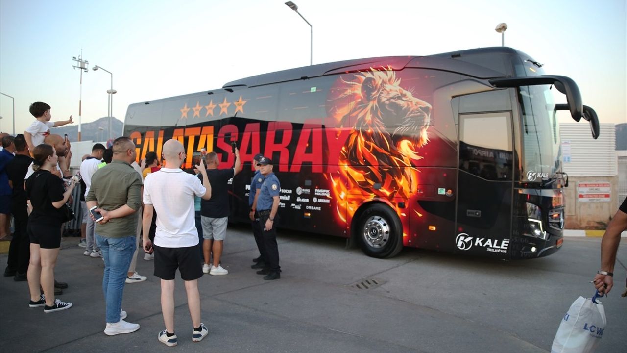 Galatasaray Alanya'da: Süper Lig Mücadelesi Öncesi Coşku