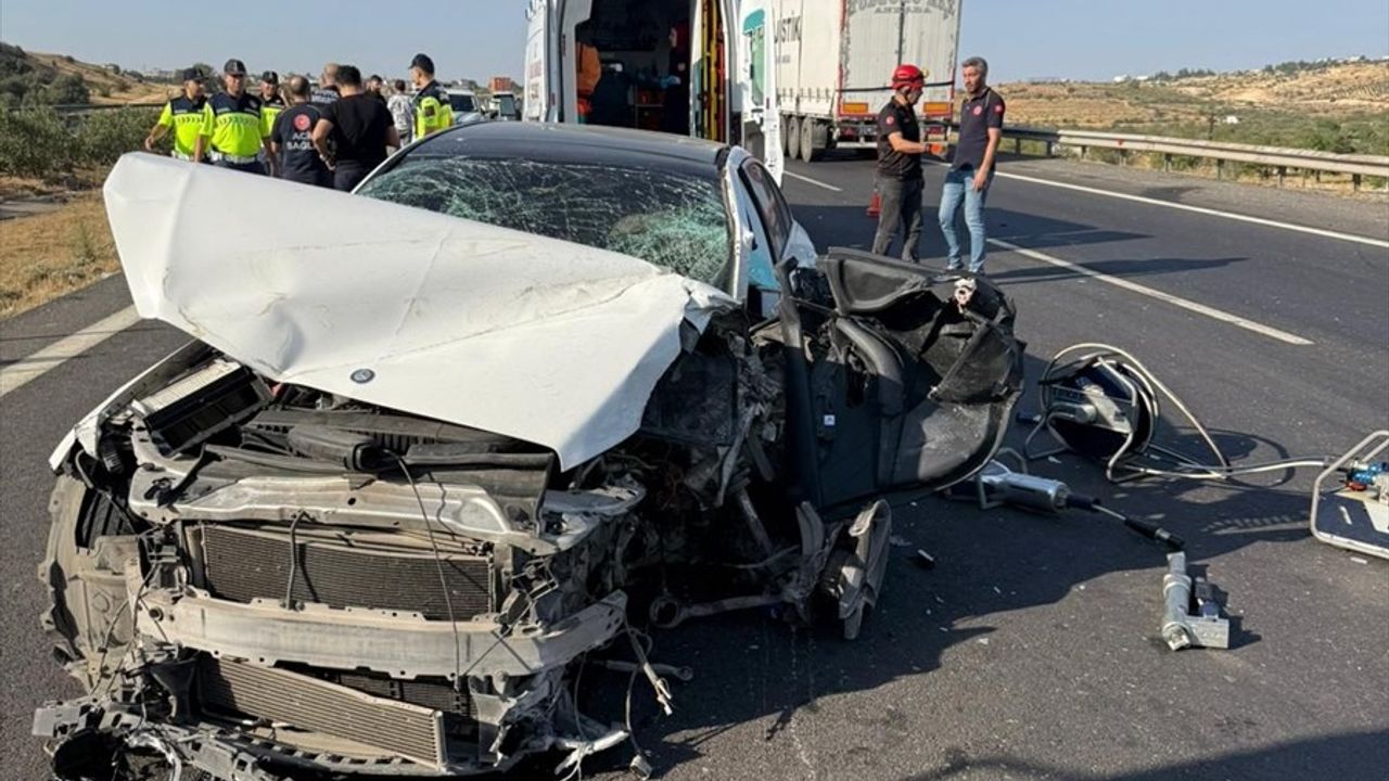 Gaziantep'te Trafik Kazası: 1 Ölü, 2 Yaralı