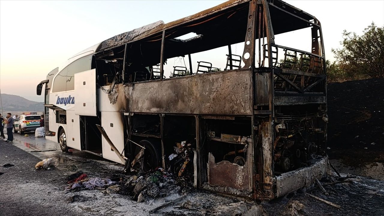 Gaziantep'te Yolcu Otobüsü Yangını: 35 Yolcu Kurtarıldı