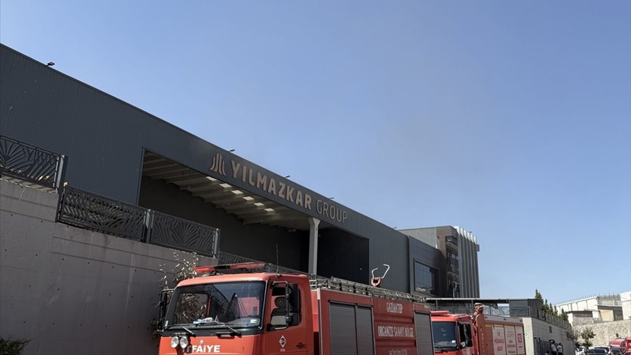 Gaziantep'teki Fabrika Yangını: 2 İşçi Dumandan Etkilendi