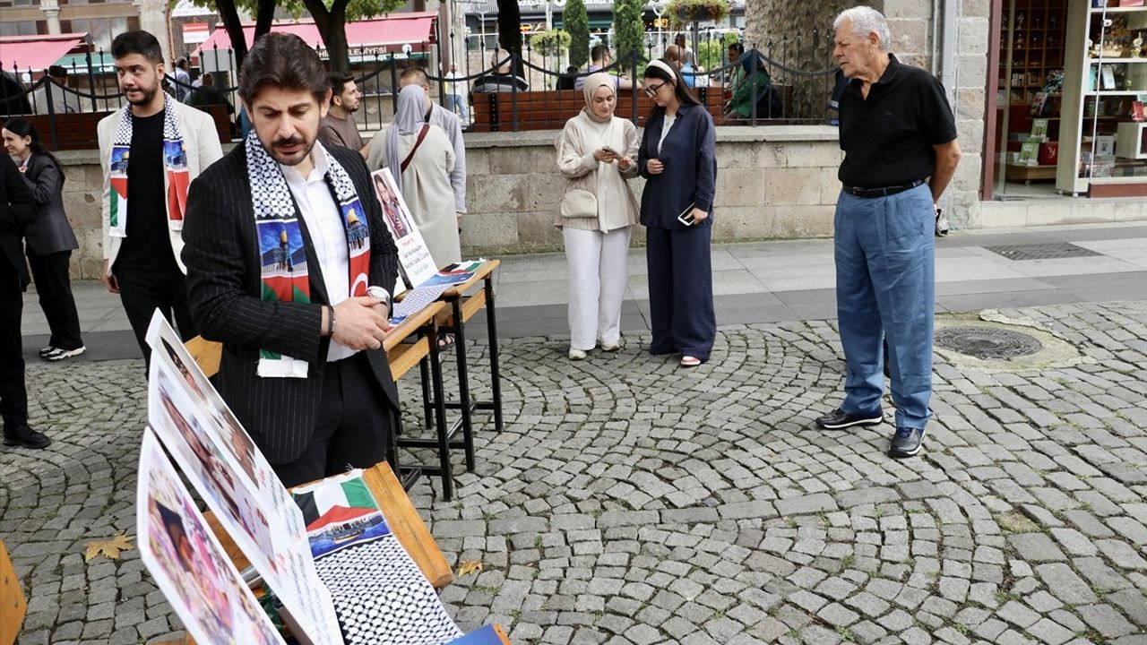 Gazze'deki Çocuklar İçin Boş Sıralar Etkinliği