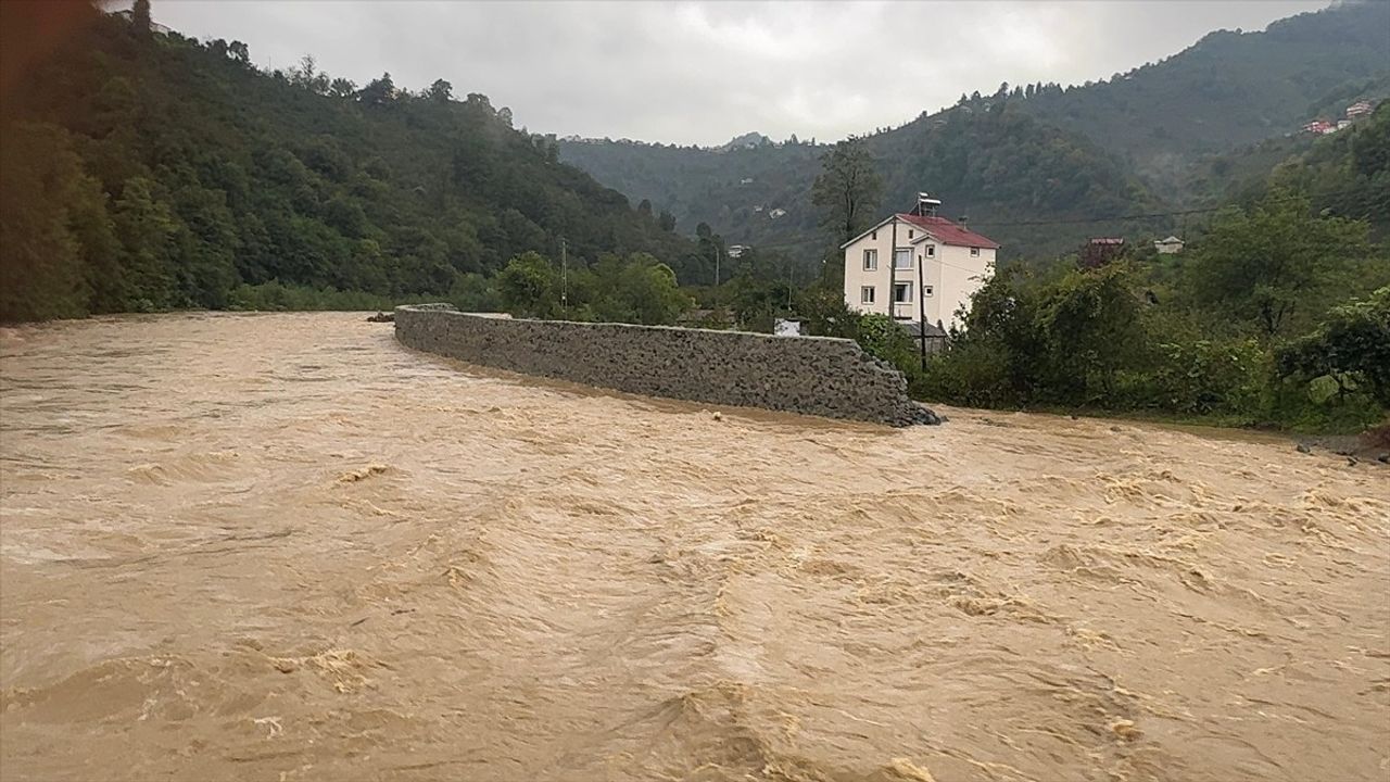 Giresun'daki Şiddetli Yağışlar Hayatı Olumsuz Etkiledi