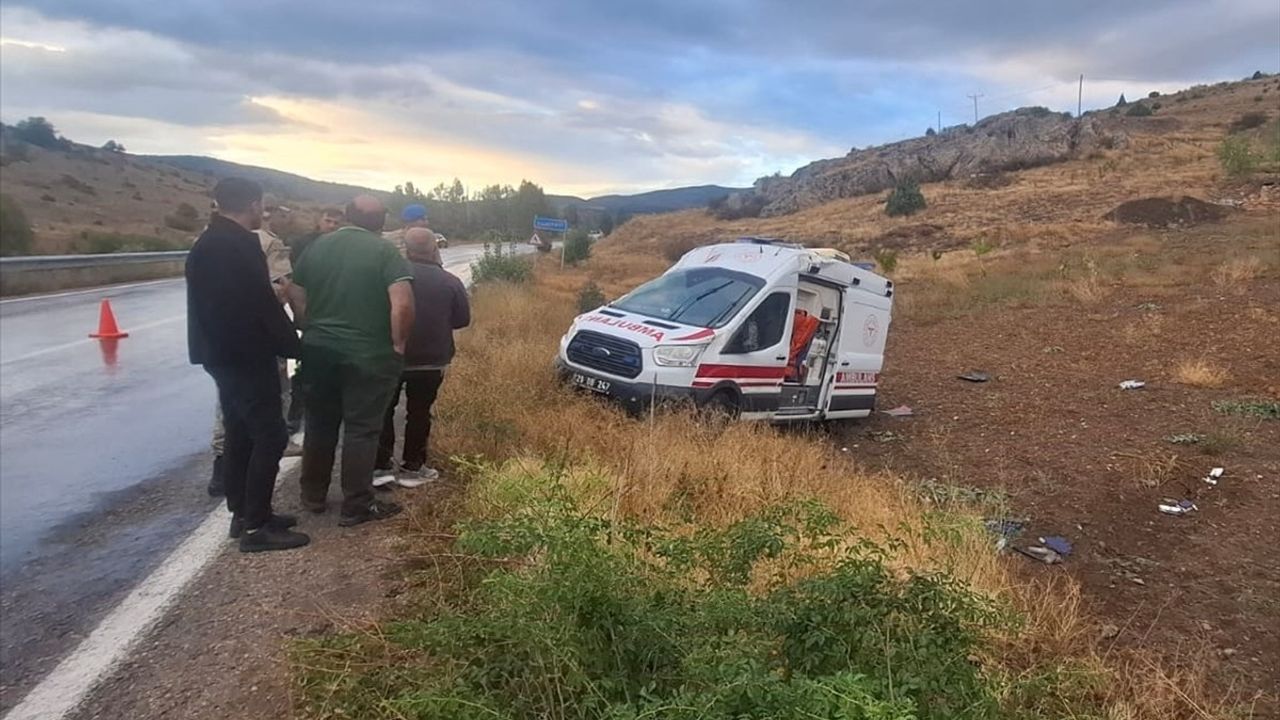 Gümüşhane'de Ambulans Kazası: 3 Sağlık Personeli Yaralandı