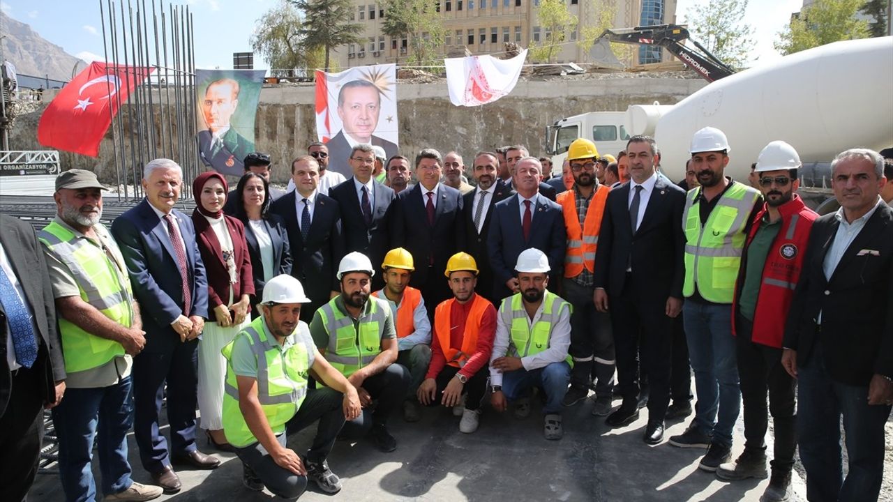 Hakkari'de Yeni Adalet Sarayı Temeli Atıldı