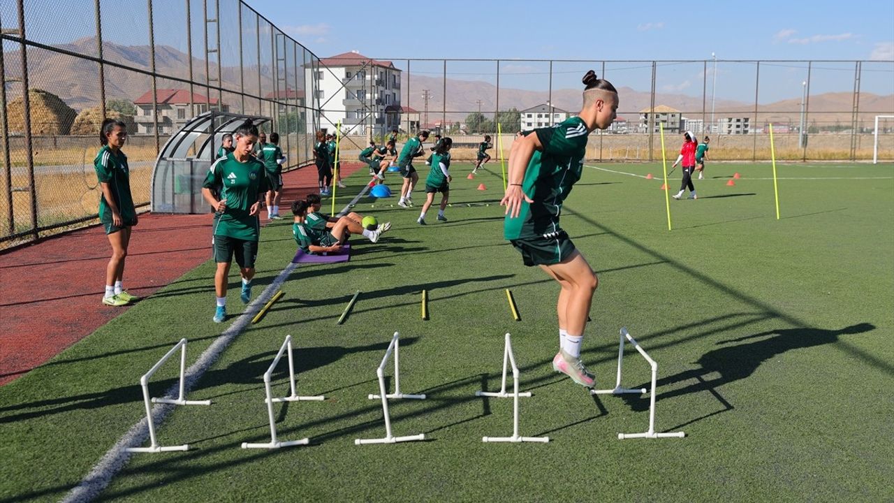 Hakkari'den İki Takım Süper Lig'de Boy Gösterecek