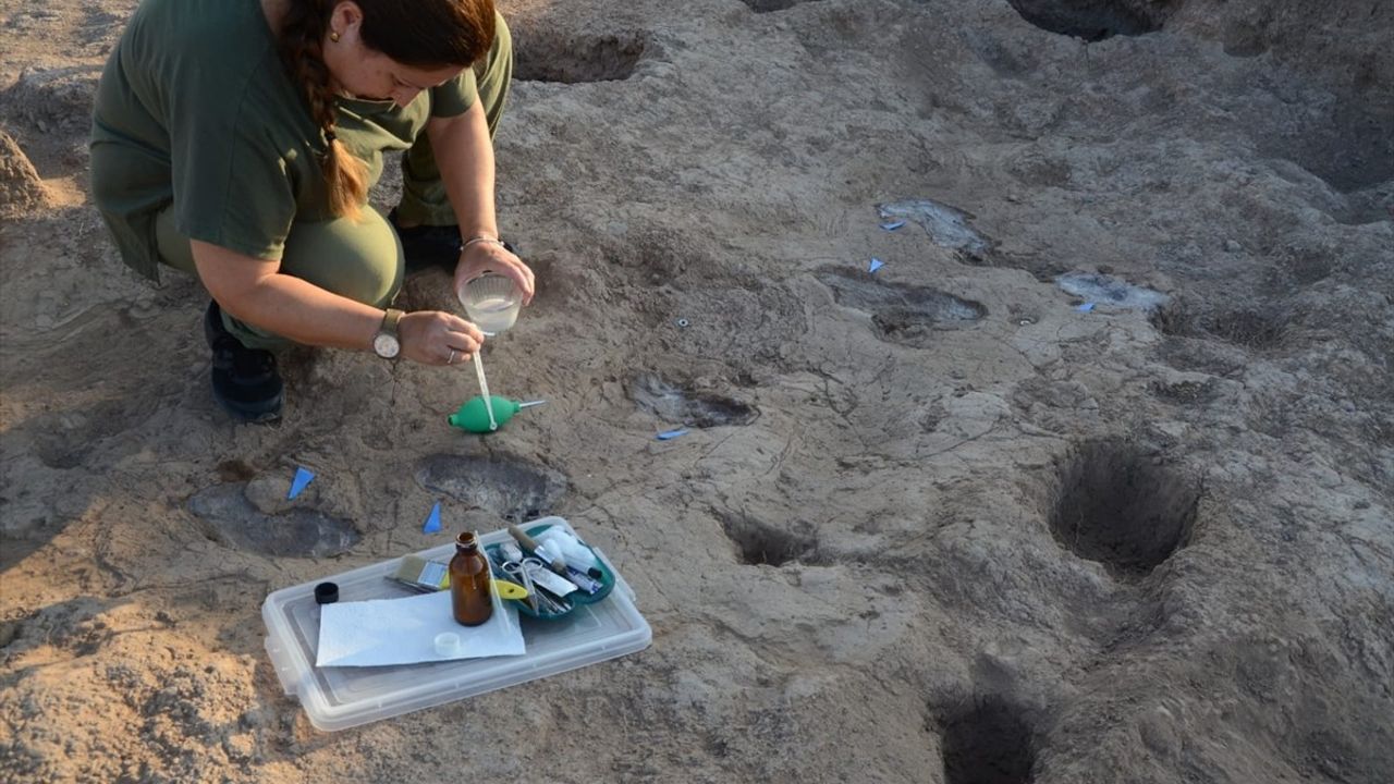 Hatay'da 7 Bin Yıllık İnsan Ayak İzleri Keşfedildi