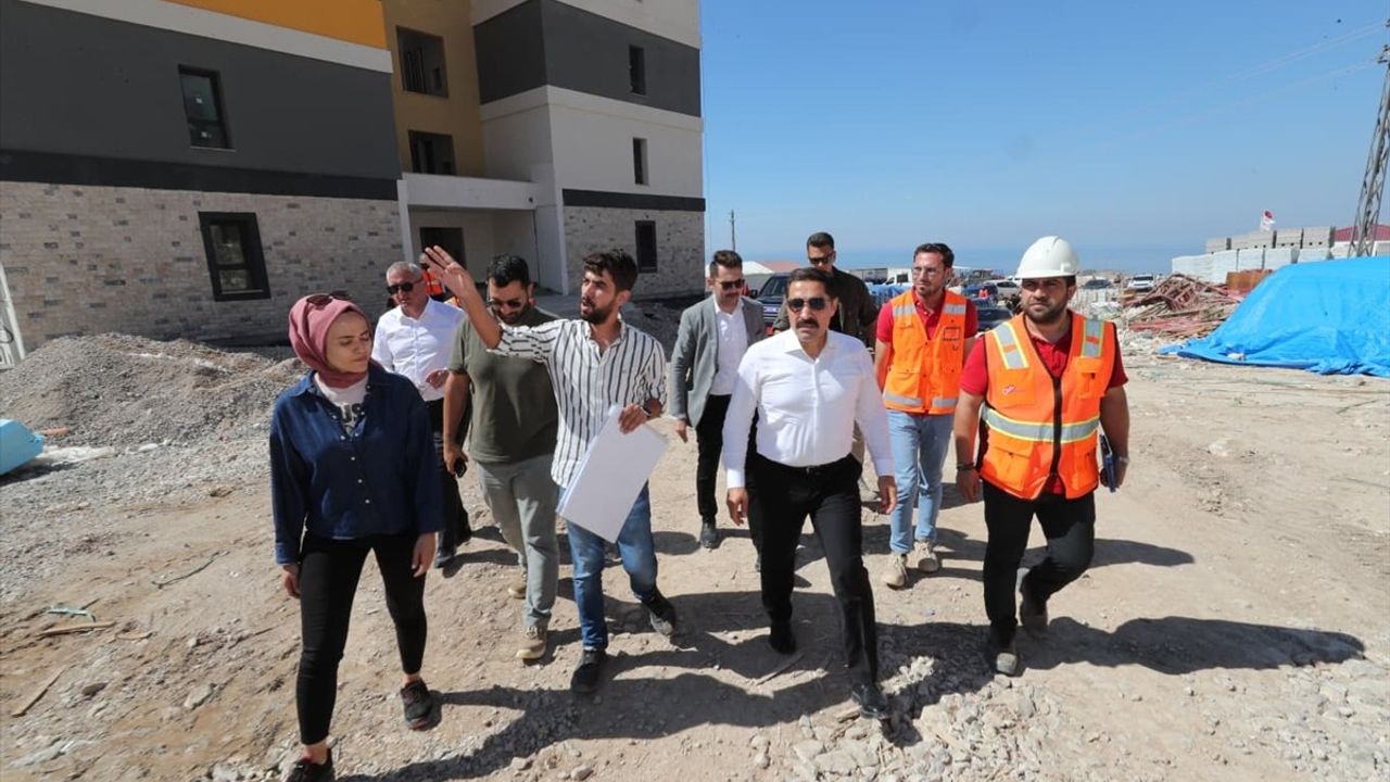 Hatay'da Afet Konutları ve Ticaret Merkezleri İnşaatı Devam Ediyor