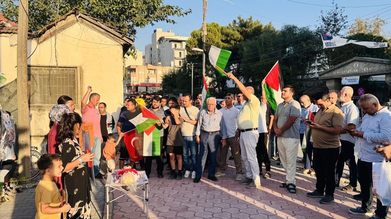 Hatay'da Küresel Sumud Filosu'na Destek Gösterisi