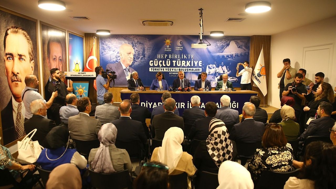 Hayati Yazıcı: Bugünün Türkiye'si, AK Parti'nin Kazanımlarıyla Şekillenmiştir