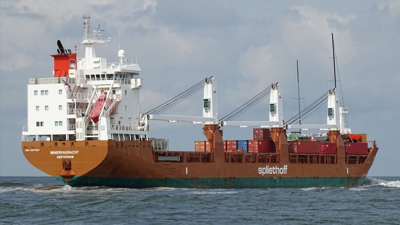 Hollanda Bandıralı Yük Gemisi Aden Körfezi'nde Saldırıya Uğradı