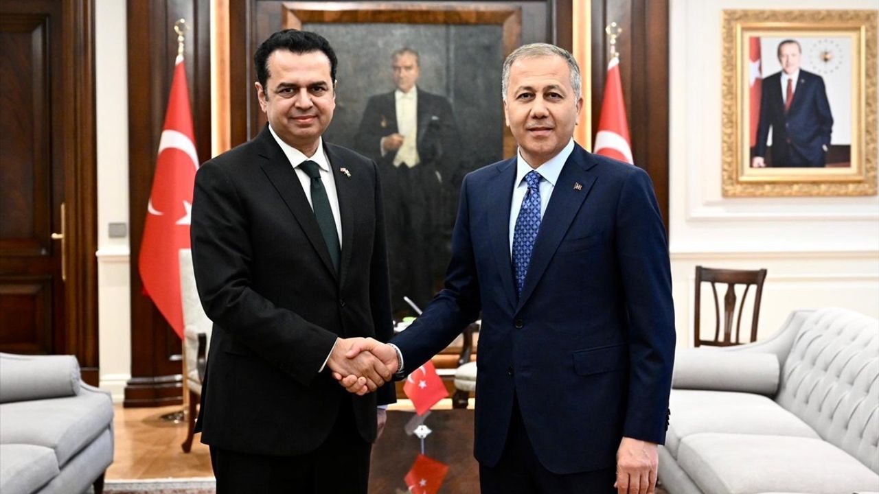 İçişleri Bakanı Ali Yerlikaya, Pakistanlı Mevkidaşı ile Görüştü