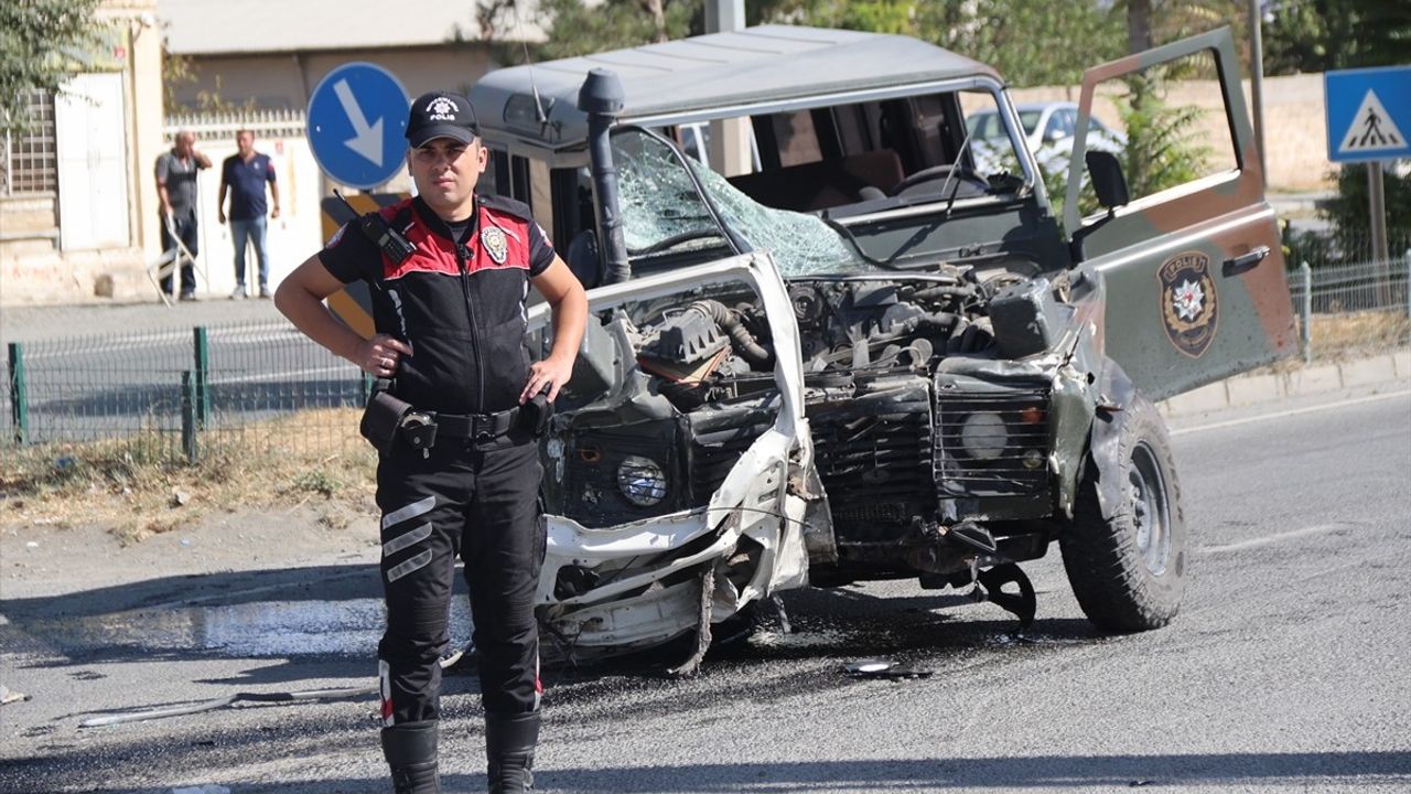 Iğdır'da Trafik Kazası: 1'i Polis 4 Yaralı
