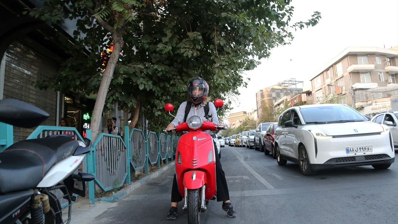 İran'da Kadınların Motosiklet Ehliyeti Talebi