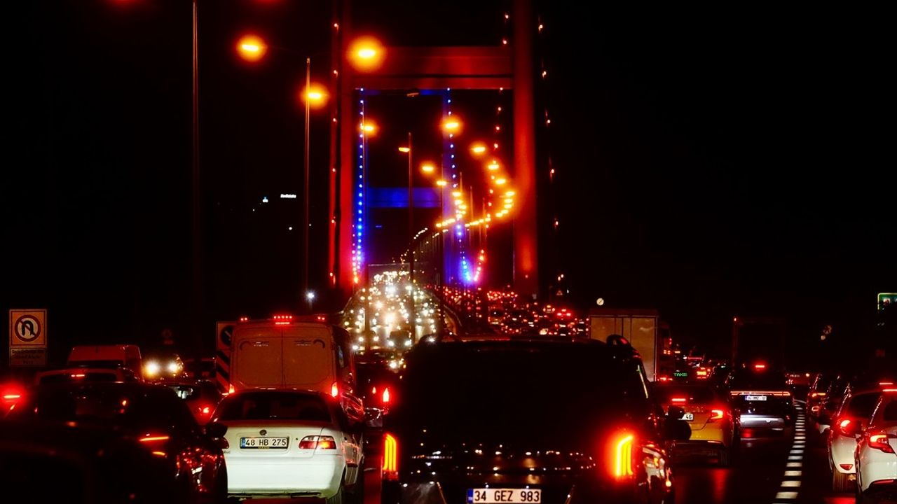 İstanbul'da Akşam Trafik Yoğunluğu Zirveye Ulaştı