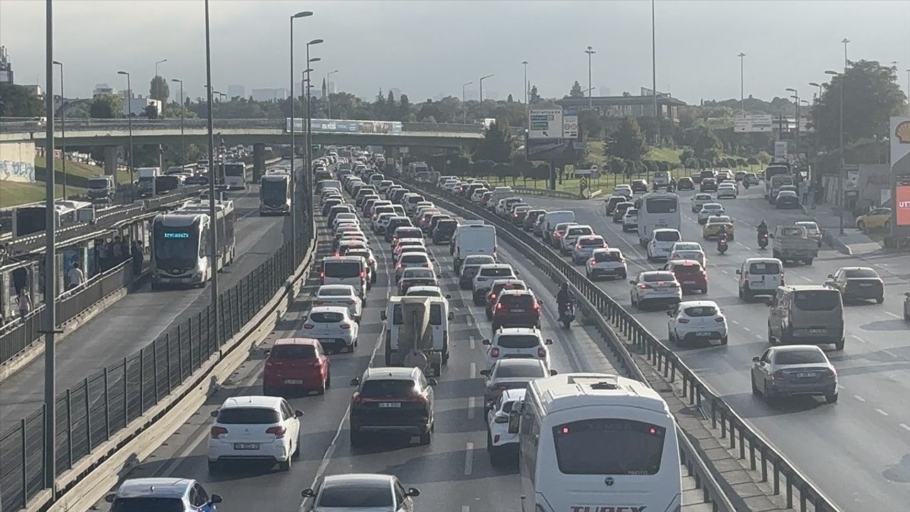 İstanbul'da Okul Uyum Haftası ve Artan Trafik Yoğunluğu