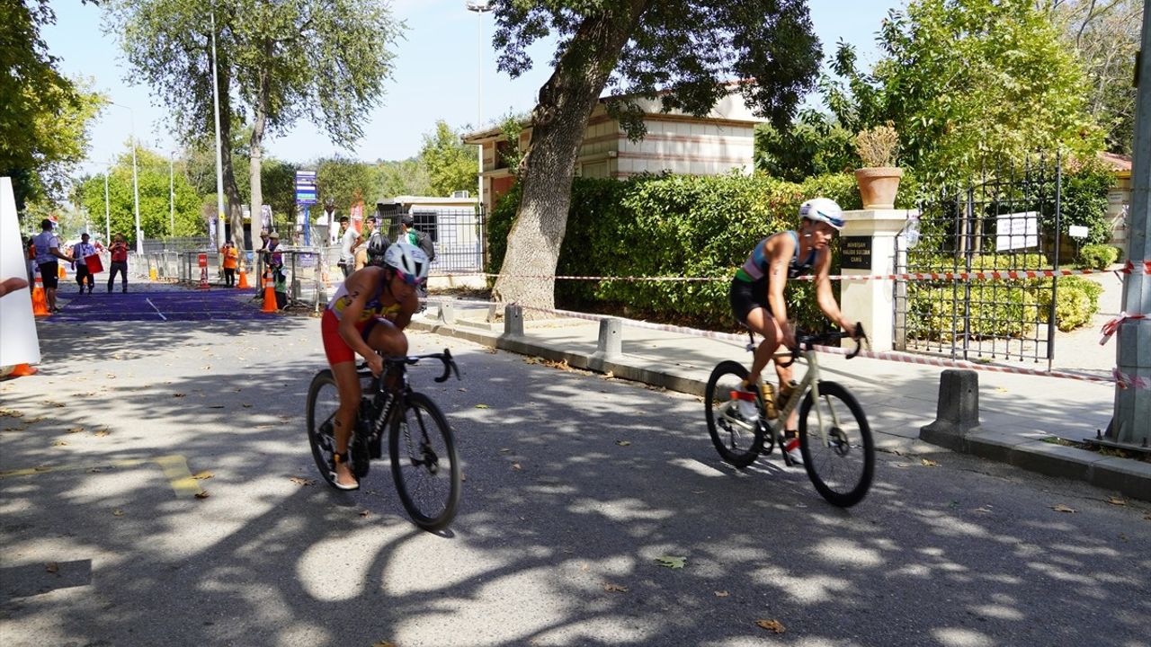 İstanbul'da Tarihi Triatlon Şampiyonası Gerçekleşti
