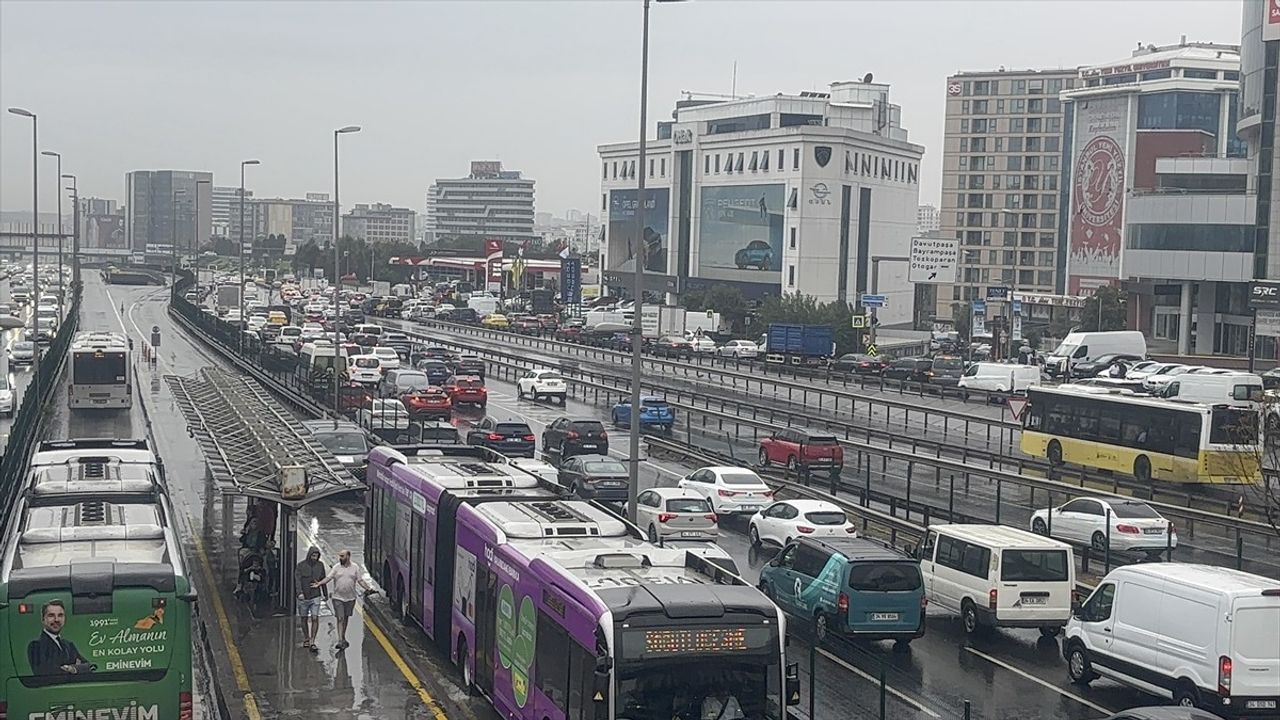 İstanbul'da Trafik Yoğunluğu Yüzde 80'e Ulaştı