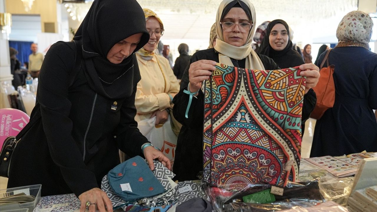 İyilikhane Çocuk Derneği Kermesi Gazze İçin Gelir Elde Etti