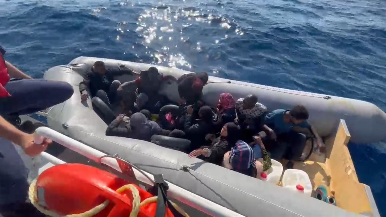 İzmir'de Düzensiz Göçmen Operasyonu