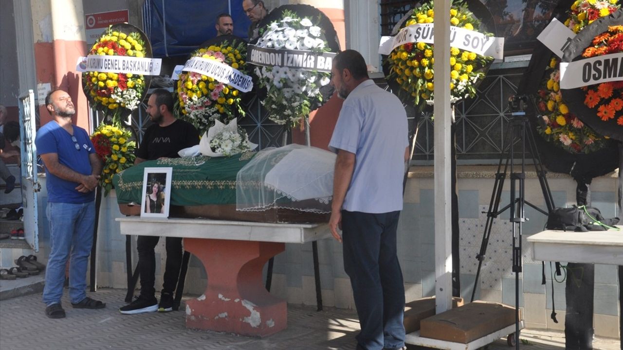 İzmir'de Eğitim Uçağının Düşme Anı Görüntülendi