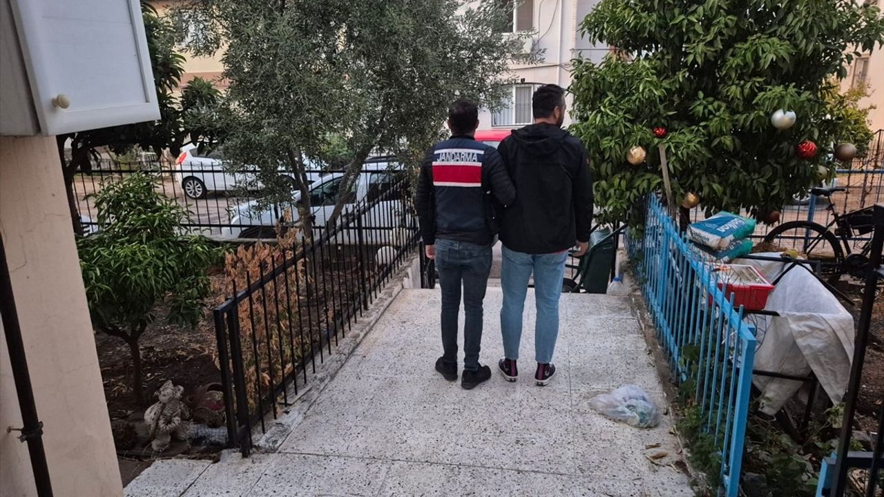 İzmir'de FETÖ Operasyonu: 35 Gözaltı