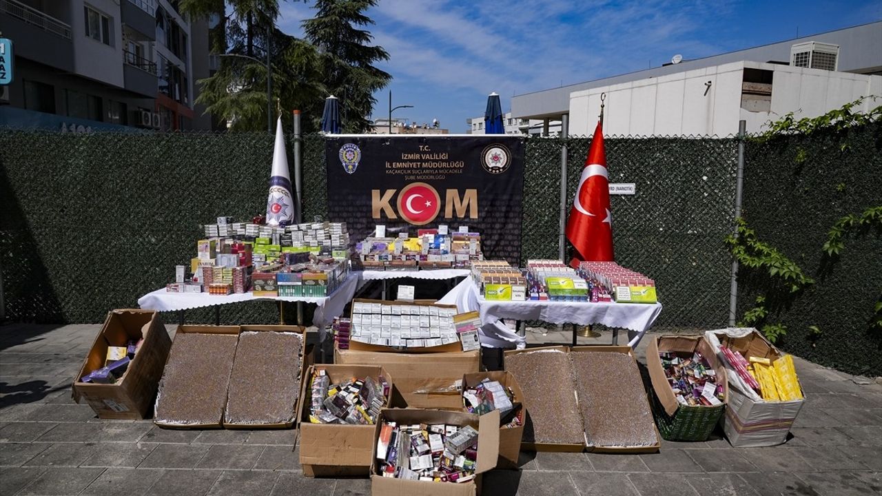 İzmir'de Gümrük Kaçağı Tütün Ürünlerine Baskın