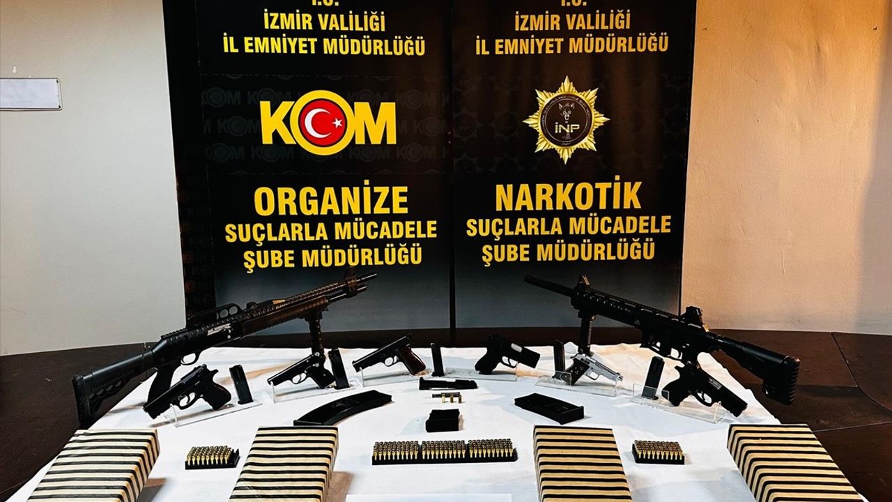 İzmir'de Uyuşturucu ve Silah Kaçakçılığına Operasyon: 7 Zanlı Tutuklandı
