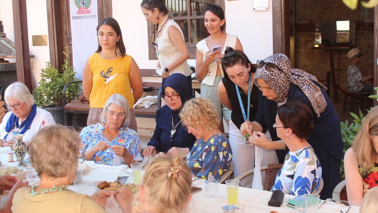 İzmir'de Yöresel İğne Oyası Atölyesi Düzenlendi