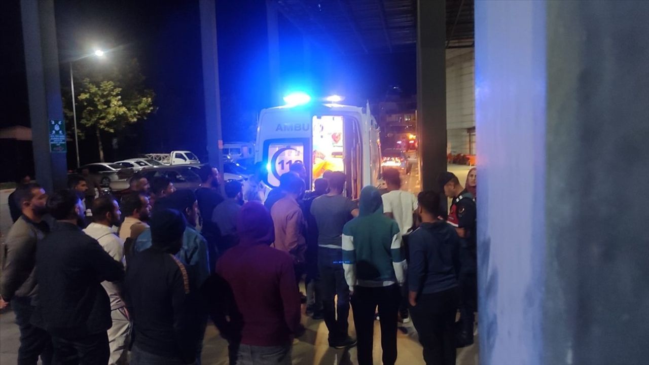 İzmir'deki Trafik Kazasında Bir Kişi Hayatını Kaybetti, 8 Kişi Yaralandı