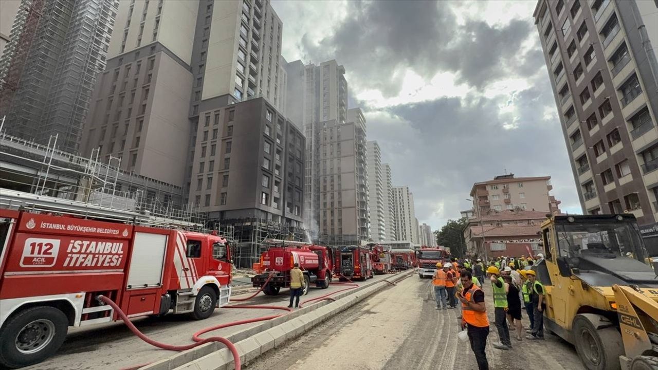 Kadıköy'de İnşaat Halindeki Binada Yangın Çıktı