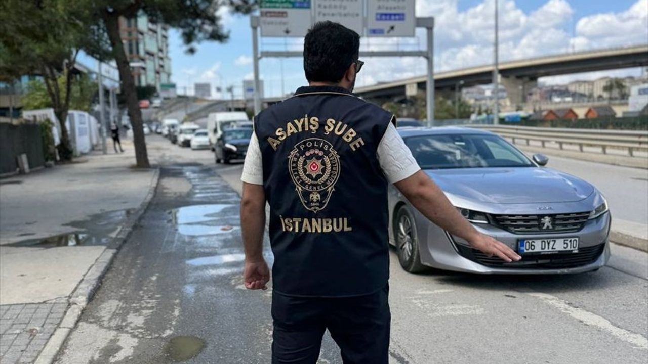 Kadıköy'de Okul Çevresinde Denetim: 2 Şüpheli Gözaltında