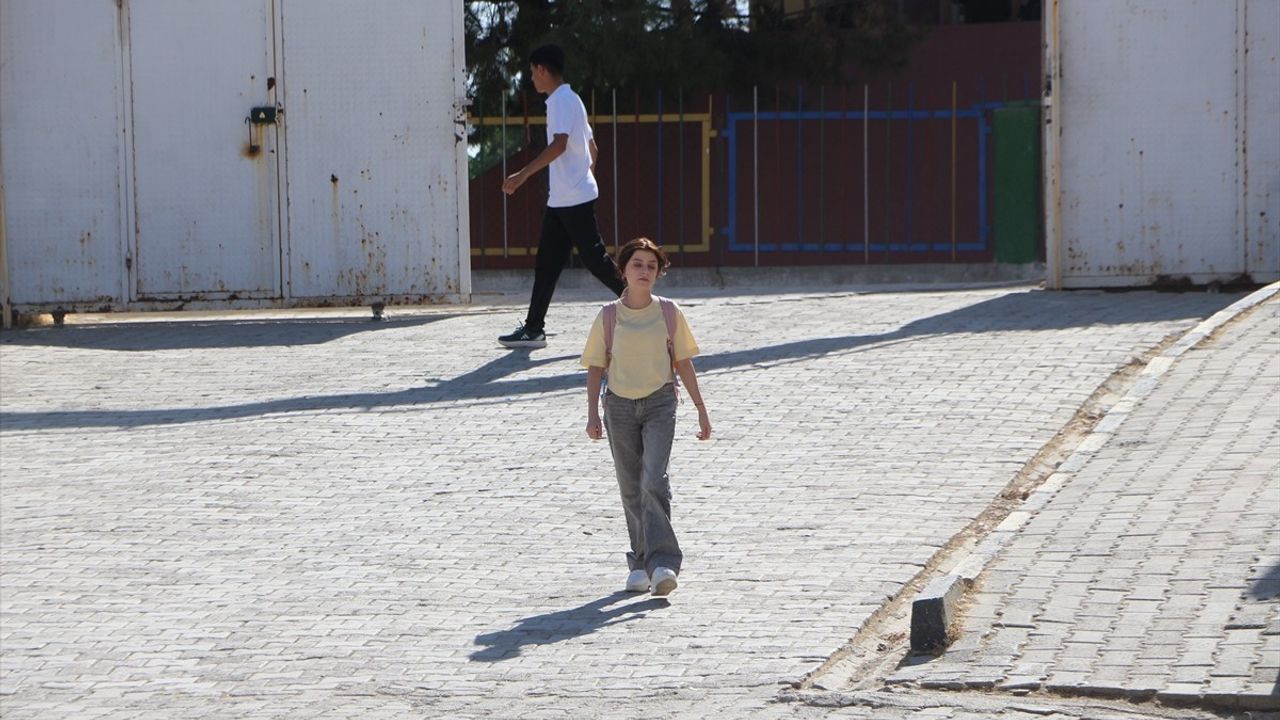 Kanseri Yenen Öğrenci Okula Döndü