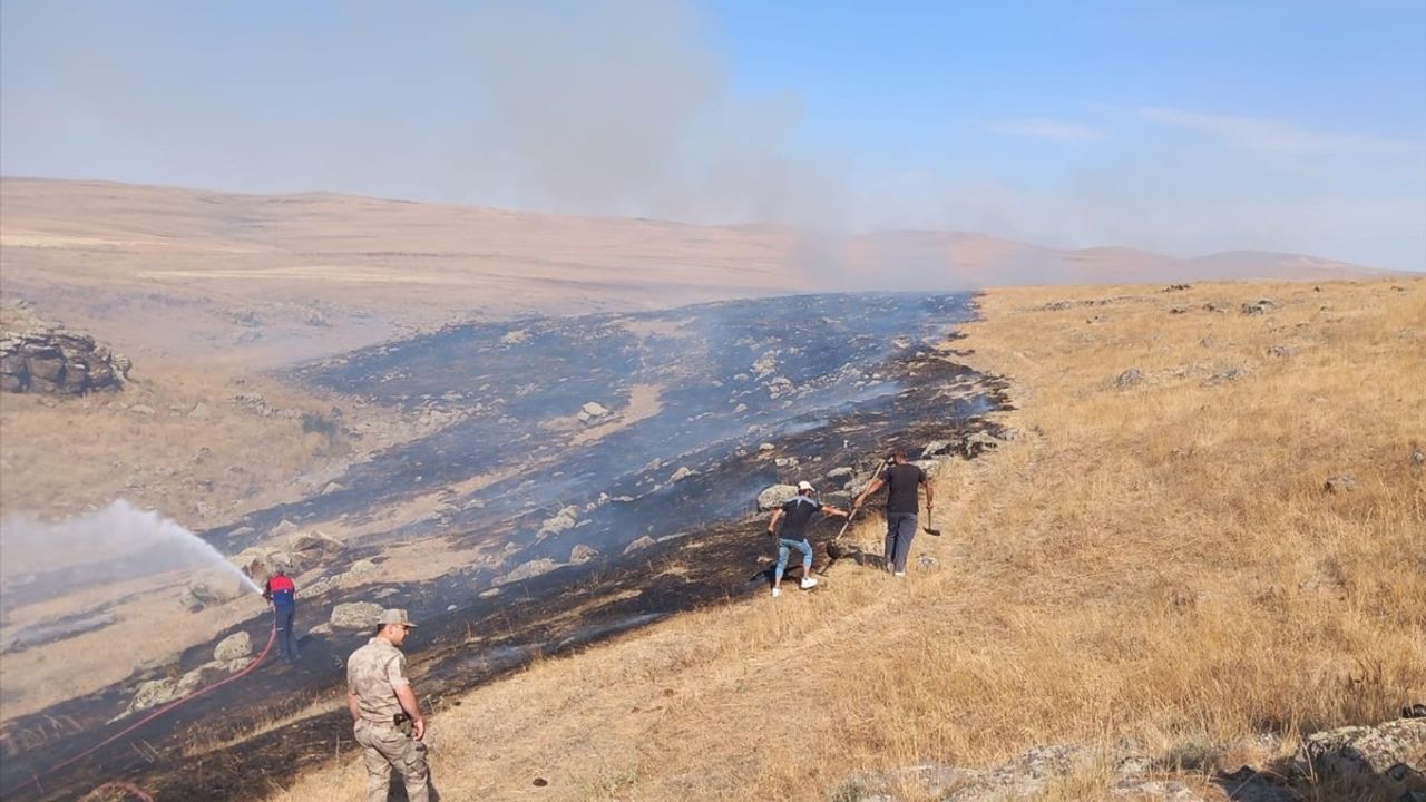 Kars'ta Anız Yangını Kontrollü Şekilde Söndürüldü