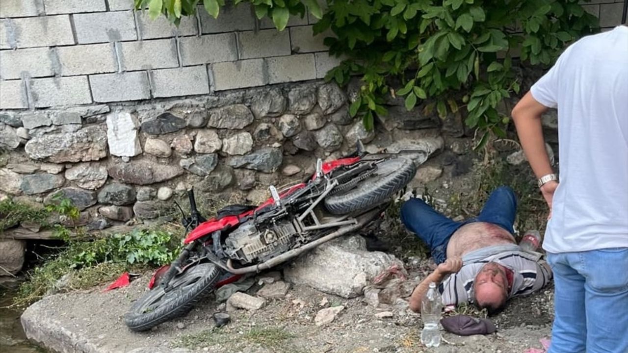Kars'ta Motosiklet Sürücüsü Polisi Aldatamadı: Kazada Yakalandı