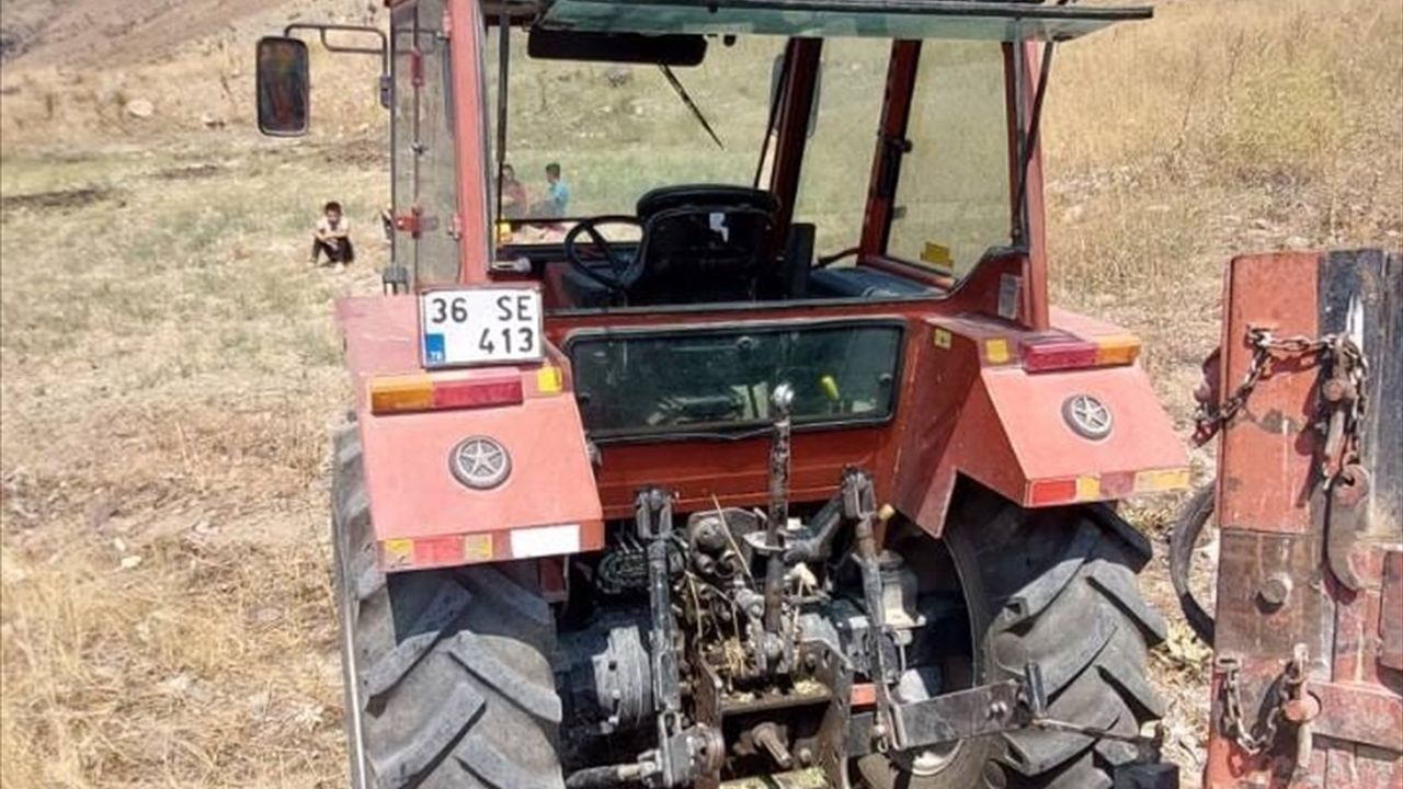 Kars'ta Seyir Halindeki Traktörden Düşen Çocuk Hayatını Kaybetti