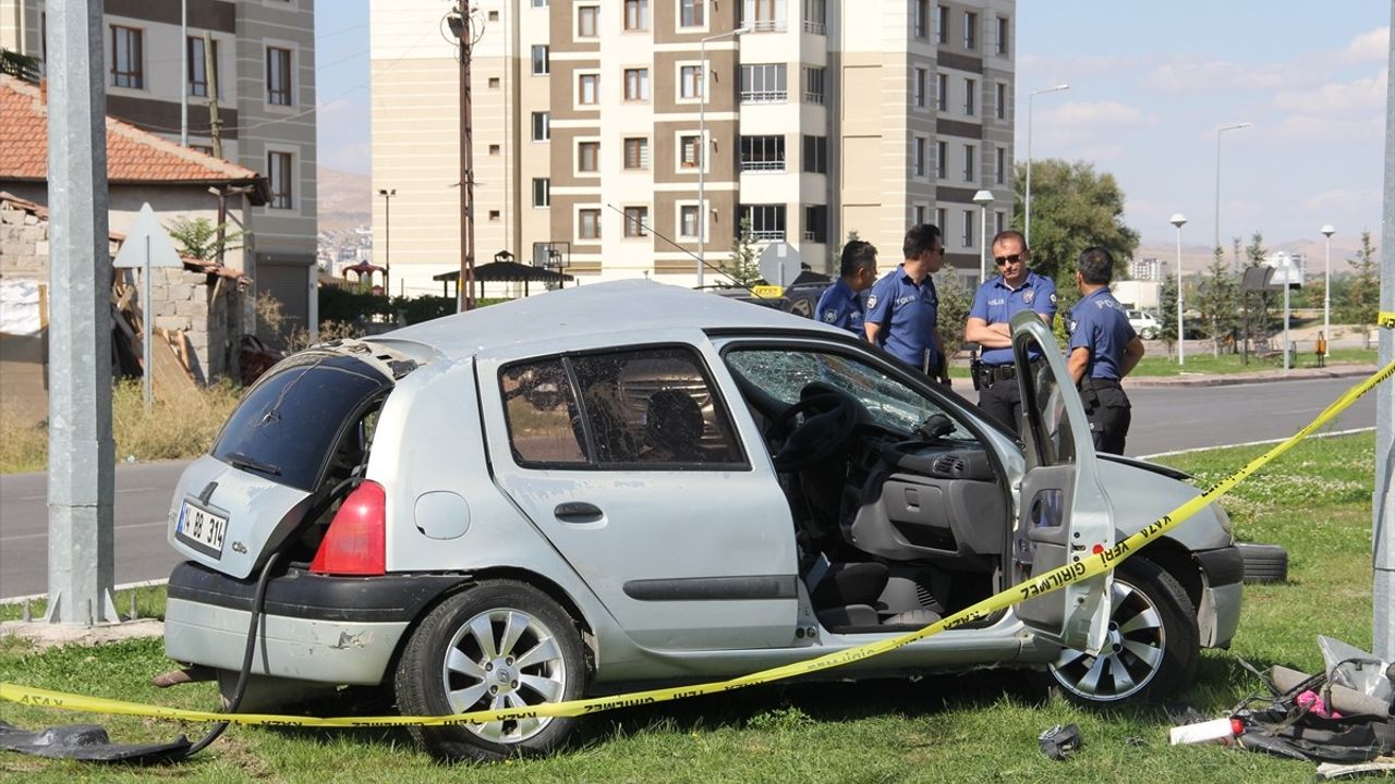 Kayseri'de Trafik Kazası: İki Ölü, Üç Yaralı