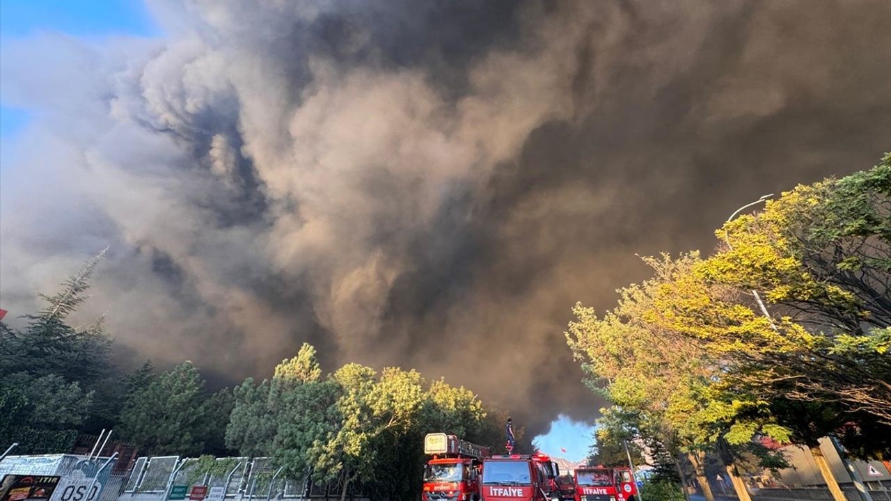 Kayseri'deki Keçe Fabrikasında Yangın Çıktı