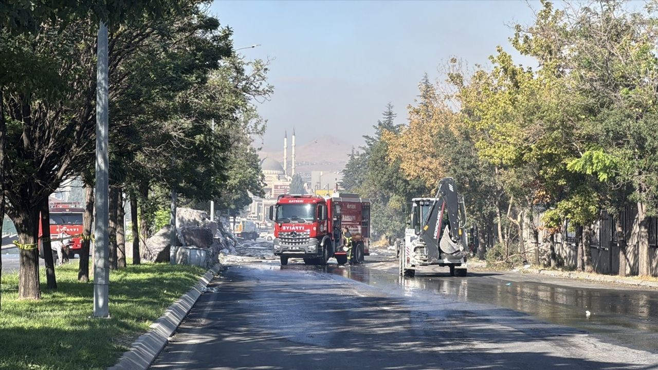 Kayseri'deki Keçe Fabrikasında Yangın Kontrol Altına Alındı