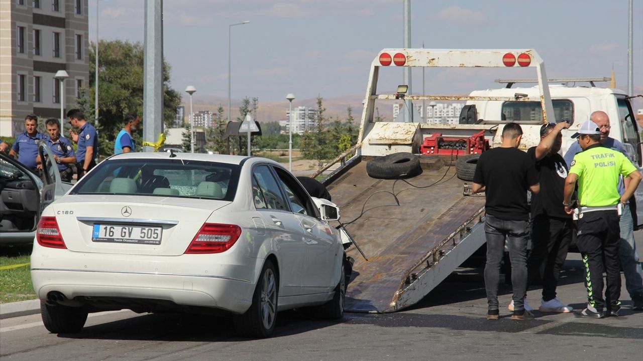 Kayseri'deki Trafik Kazasında Üç Kişi Hayatını Kaybetti