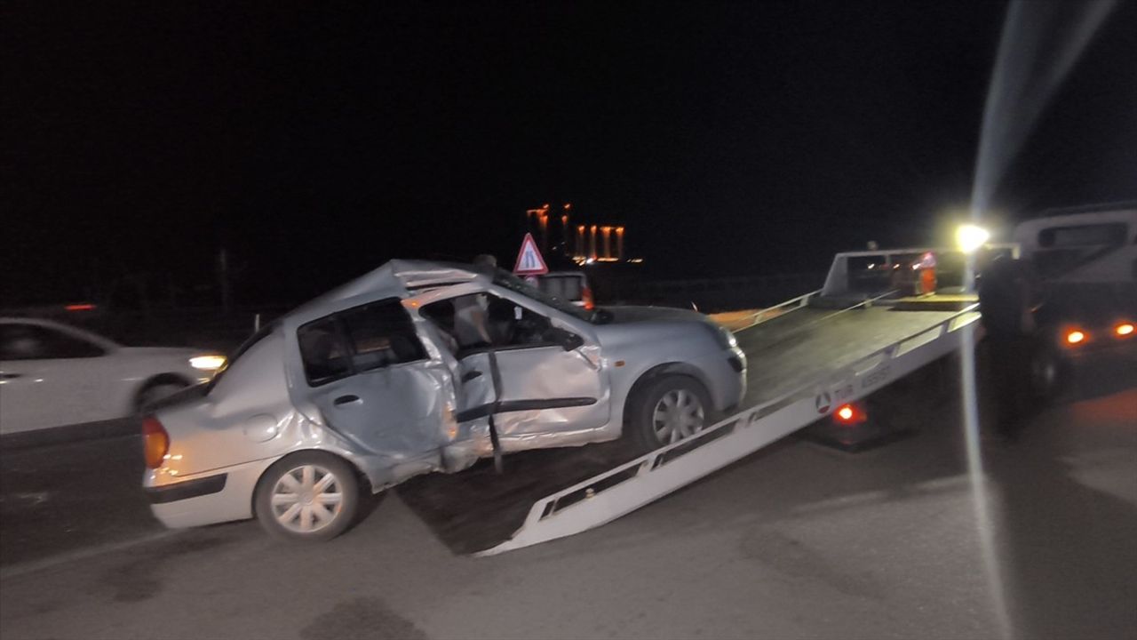 Kırıkkale'de Tır-Otomobil Çarpışması: 6 Yaralı
